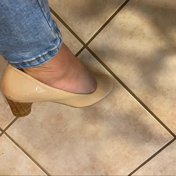 Stuart Weitzman Patent Leather pump tan shoe with cone heel size 9 1/2 NWOT - Picture 3 of 10